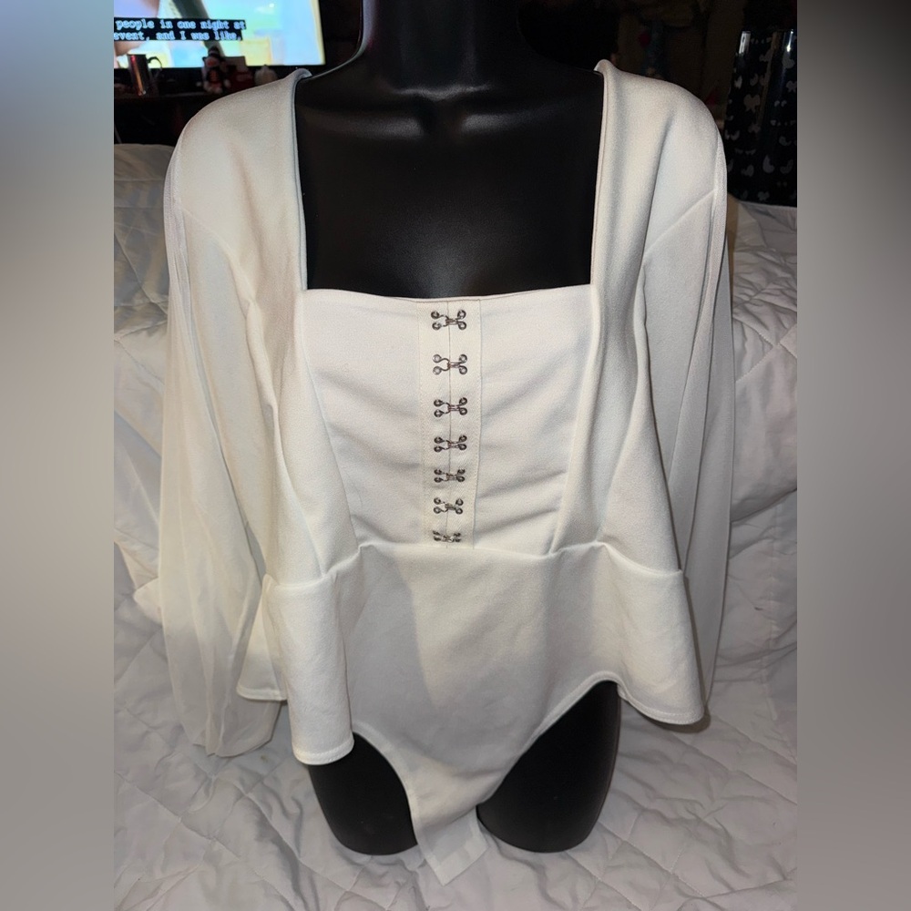 Pretty Little Thing Brand New WHITE EYELET DETAIL MESH SLEEVE BODYSUIT